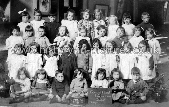 Group * Class Photo, Gamuel Road Infacts School, Walthamstow, London. 28th June 1920